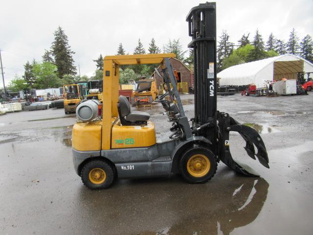 TCM-25-700 FORKLIFT