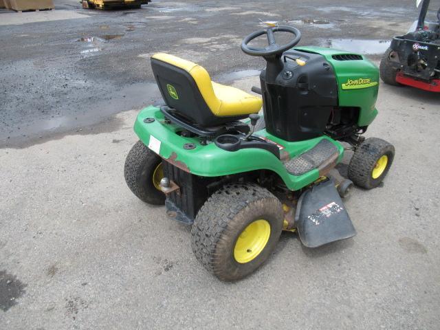 JOHN DEERE L100 5-SPEED RIDE-ON MOWER W/ TRAILER HITCH