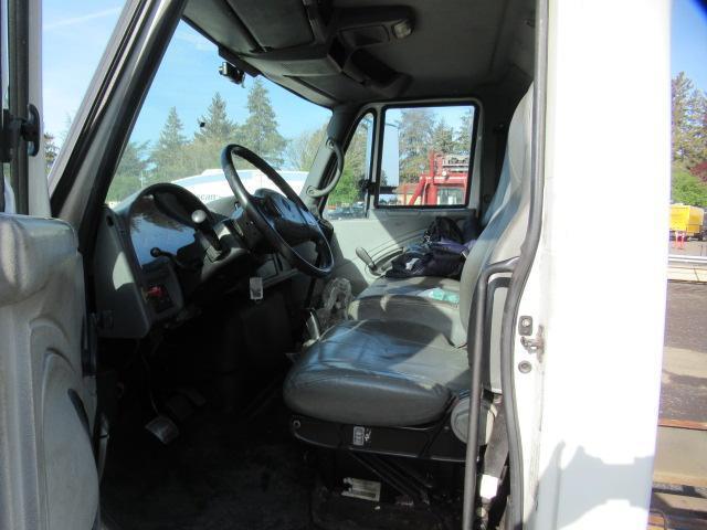 2006 INTERNATIONAL 4300 CAB & CHASSIS