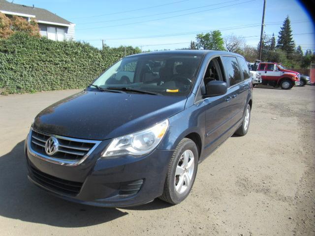 2009 VOLKSWAGEN ROUTAN SE MINIVAN