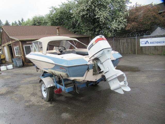 GLASTRON V-152 FUTURA 15' FIBERGLASS BOAT