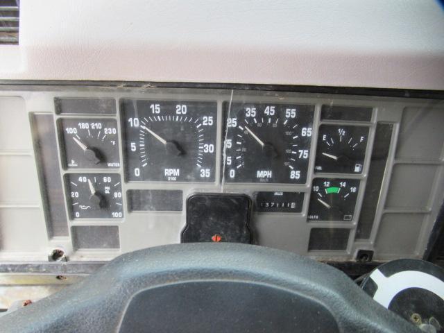 1996 INTERNATIONAL 4700 24' BOX TRUCK