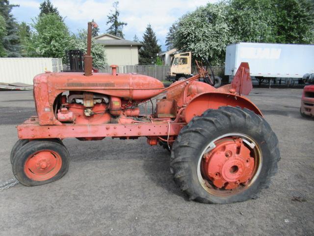 VINTAGE ALLIS CHALMERS 2WD TRACTOR