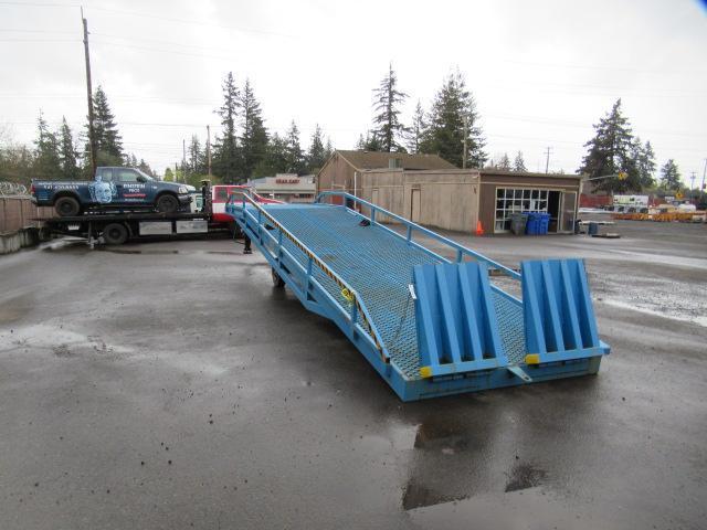 2023 7' X 32' PORTABLE FORKLIFT LOADING DOCK