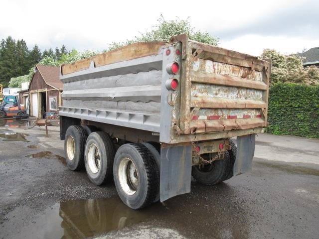 1990 STURDYWELD DS36SA 9/11 YARD TRI AXLE PUP TRAILER