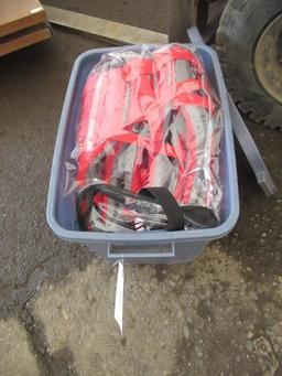 RUBBERMAID TOTE W/ (4) STOHLQUIST LIFE VESTS (UNUSED)