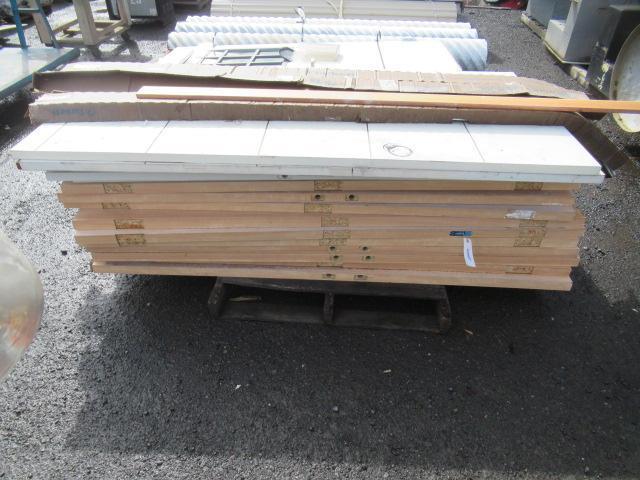 (15) ASSORTED SIZE WOOD DOORS & APPROX (15) TARKETT WALL BASEBOARDS