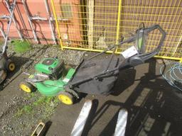 JOHN DEERE JS26 SELF-PROPELLED GAS LAWN MOWER, 7HP MOTOR, 22'' CUTTING WIDTH, ''MOMENTUM'' DRIVE