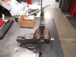 BENCH VISE W/ CONNECTING ROD VISE