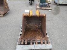 EXCAVATOR 36'' 8-TOOTH DIGGING BUCKET