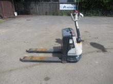 CROWN WP3035-45 24V ELECTRIC PALLET JACK, 4500LB CAPACITY, 45.5'' X 7'' FORKS, METER READS 316,