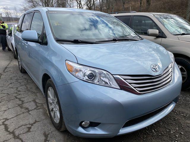 2015 TOYOTA SIENNA XLE