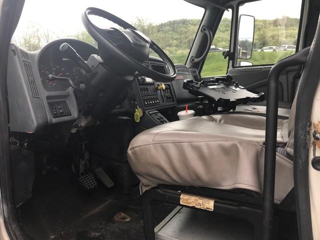 2002 INTERN 4400 IMT CRANE 382