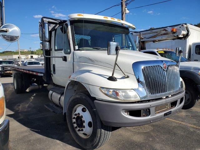 2017 International DURASTAR 4300 FLAT BED