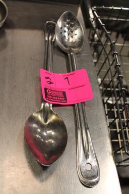 Serving spoons