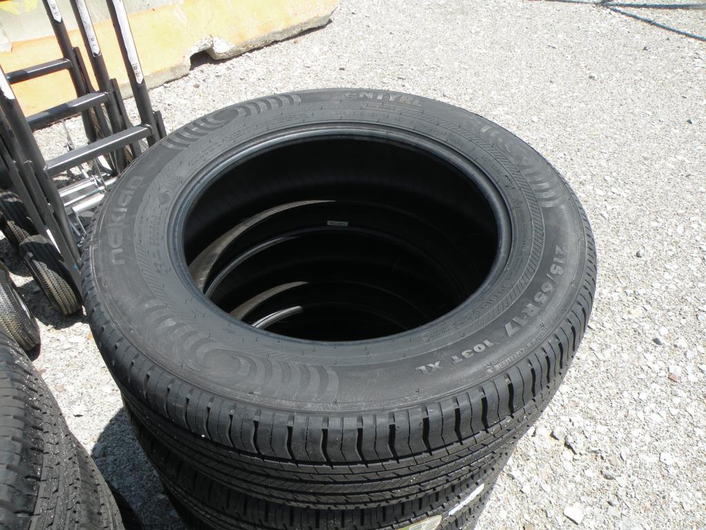 Lot (4) Nokian 215/65R17 Tires