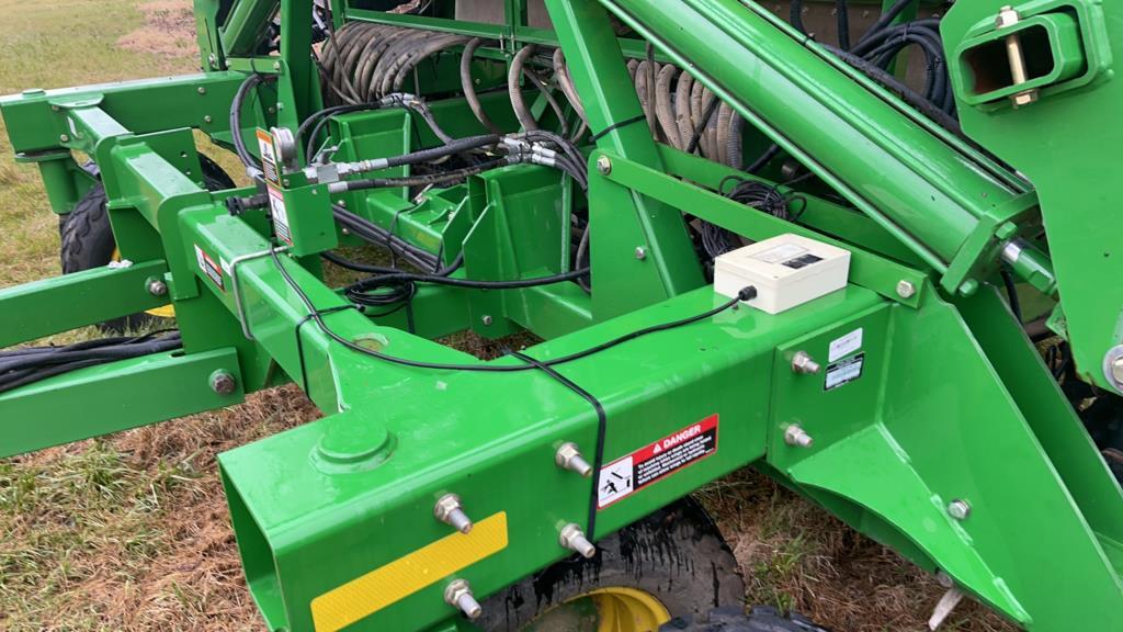 John Deere 1990 40' Pull Type Air Drill