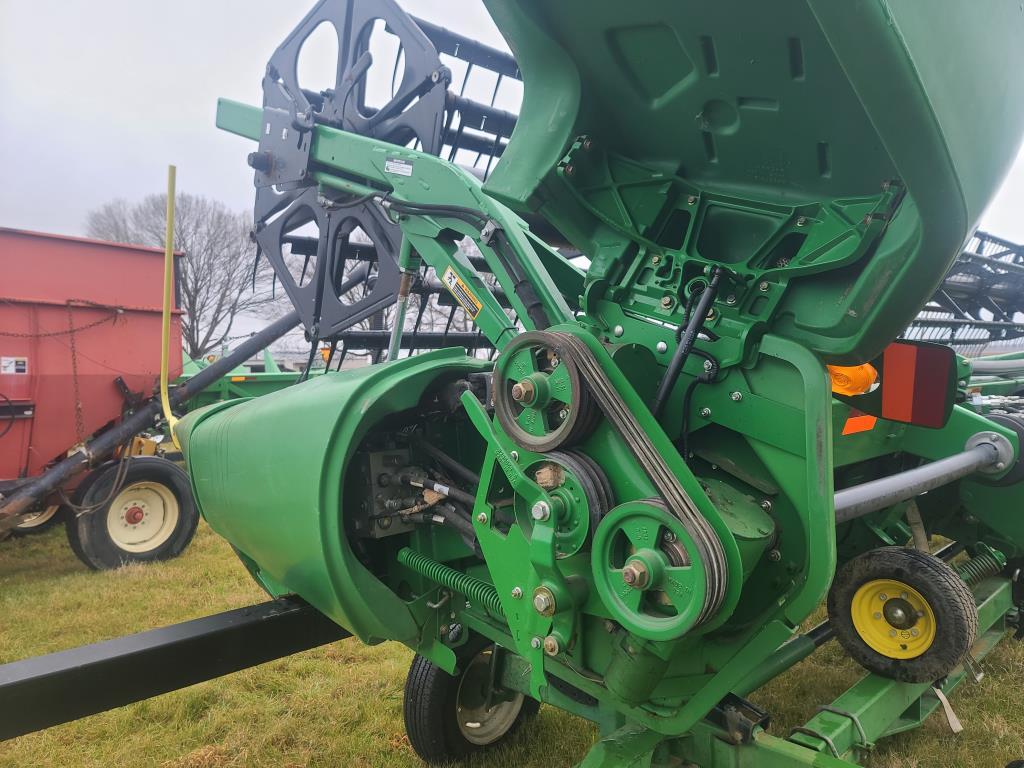 John Deere 630D 30' Draper Header