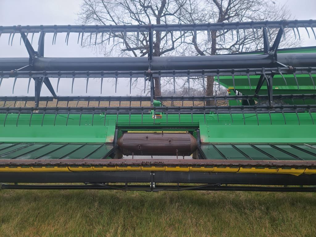 John Deere 630D 30' Draper Header