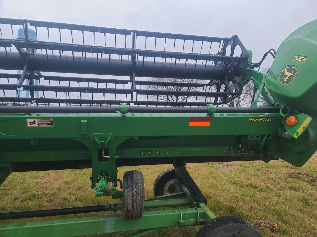 John Deere 630D 30' Draper Header