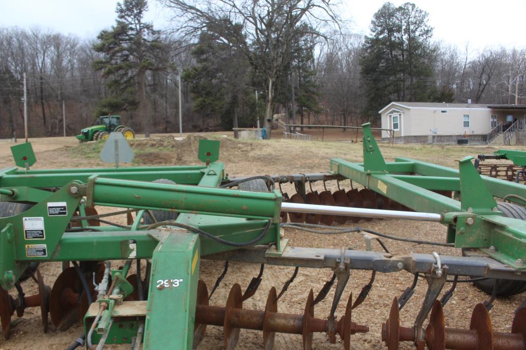 John Deere 637 29' Pull Type Hyd Folding Disk