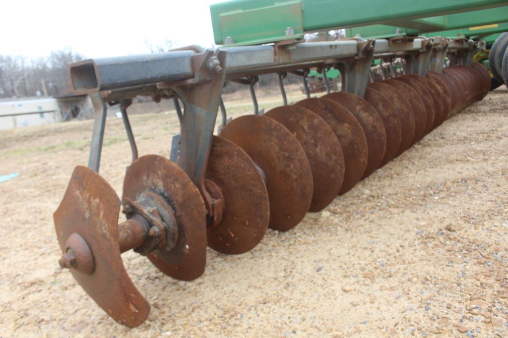 John Deere 637 29' Pull Type Hyd Folding Disk