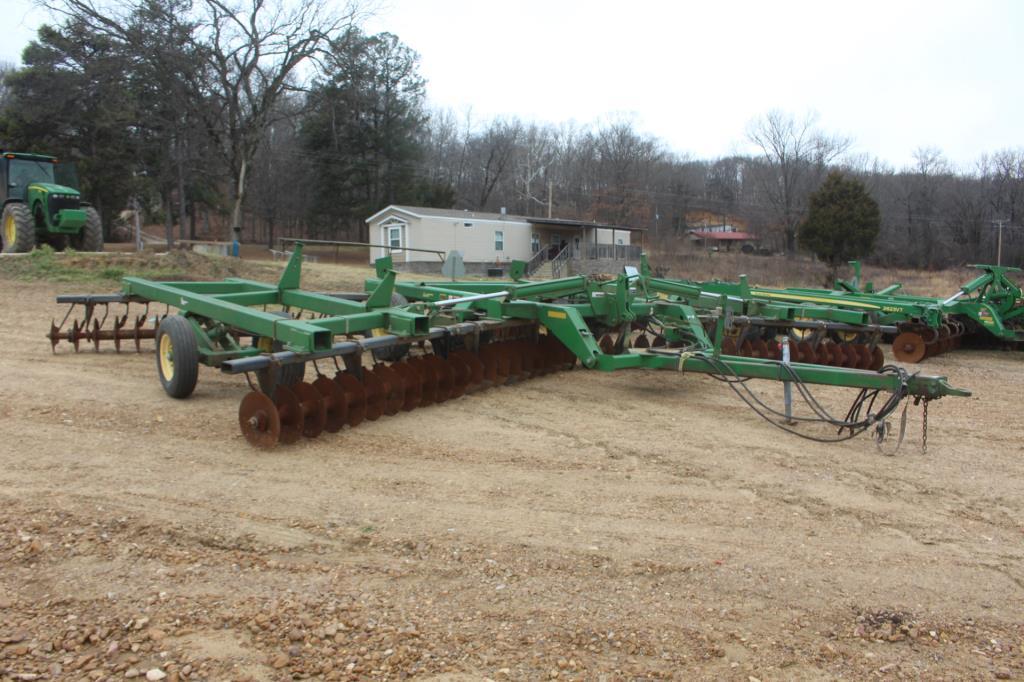 John Deere 637 29' Pull Type Hyd Folding Disk