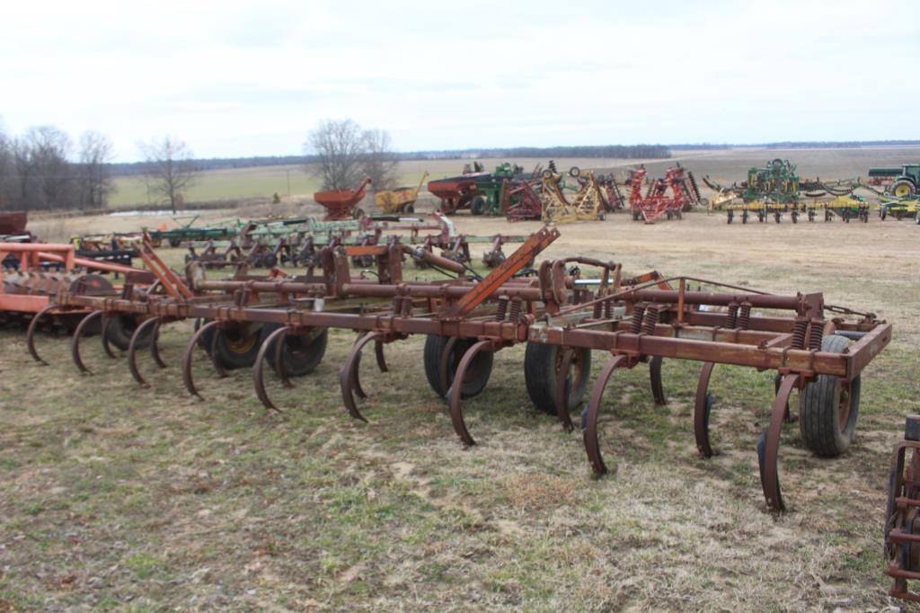 Graham 25' Pull Type Chisel Plow