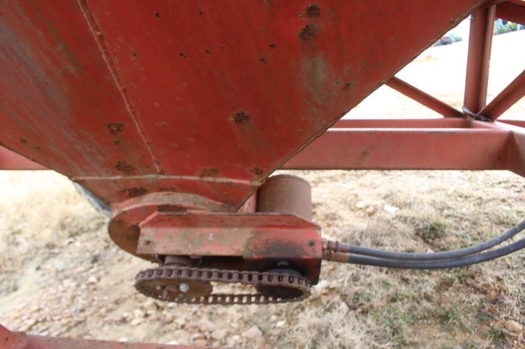 House Mfg Pull Type Grain Cart