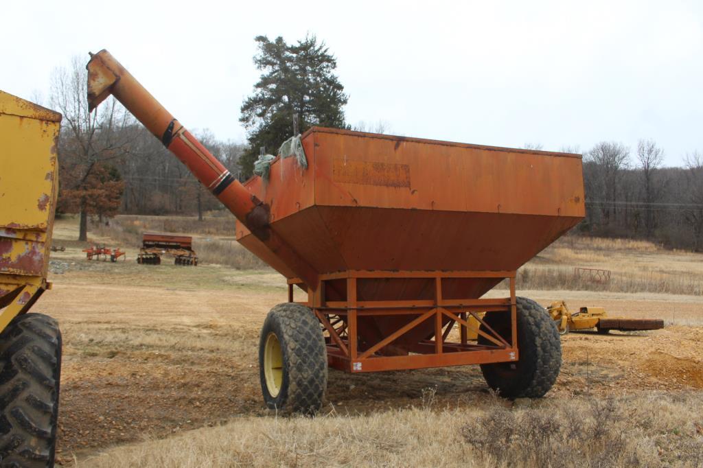 House Mfg Pull Type Grain Cart