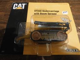 CAT VF 550 UNDER CARRIAGE W/ BOOM SPRAYER 1/64