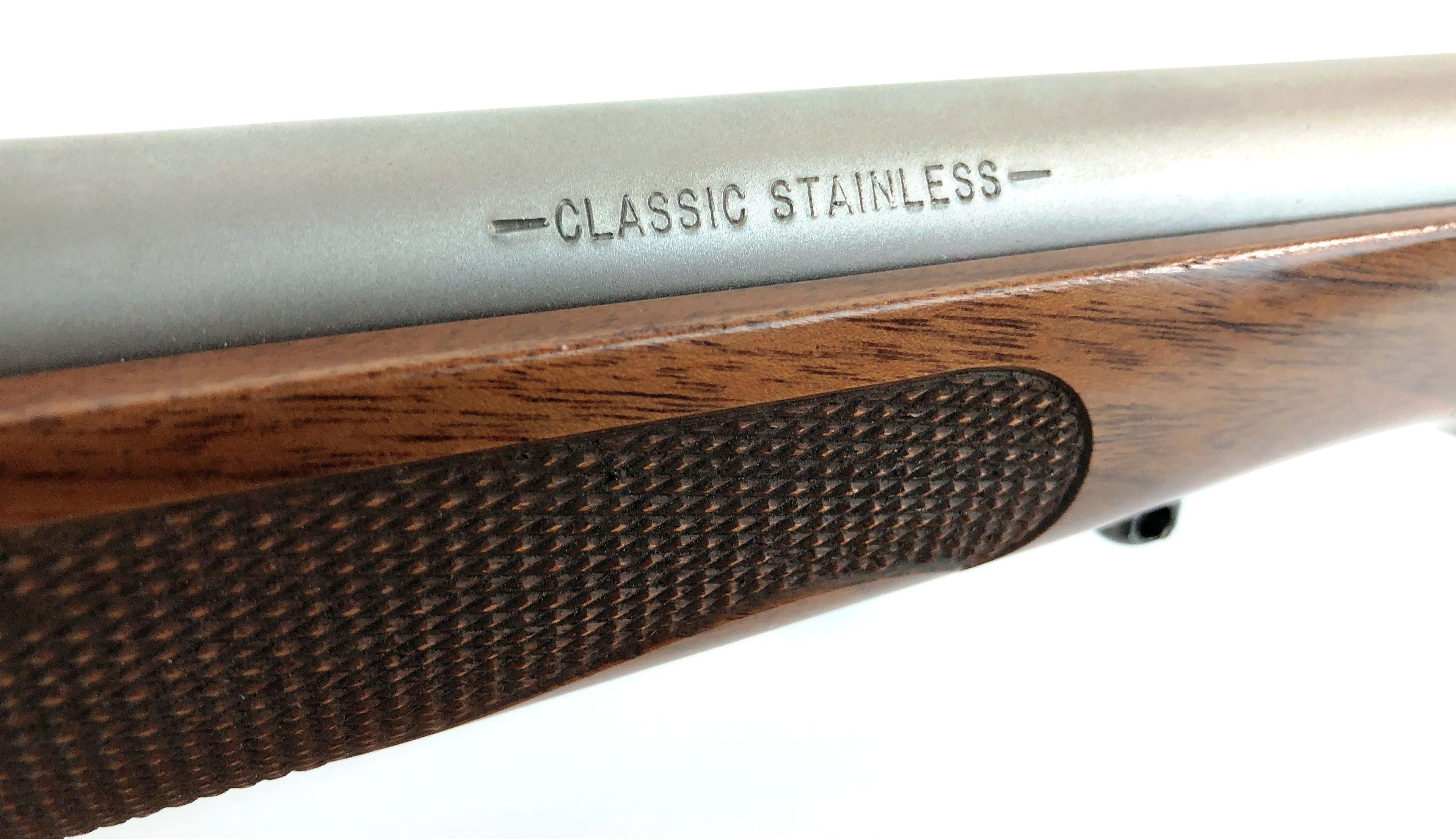 Winchester Model 70 Gun Walnut Classic 7MM REM MAG Rifle with Leupold Scope Serial G66003