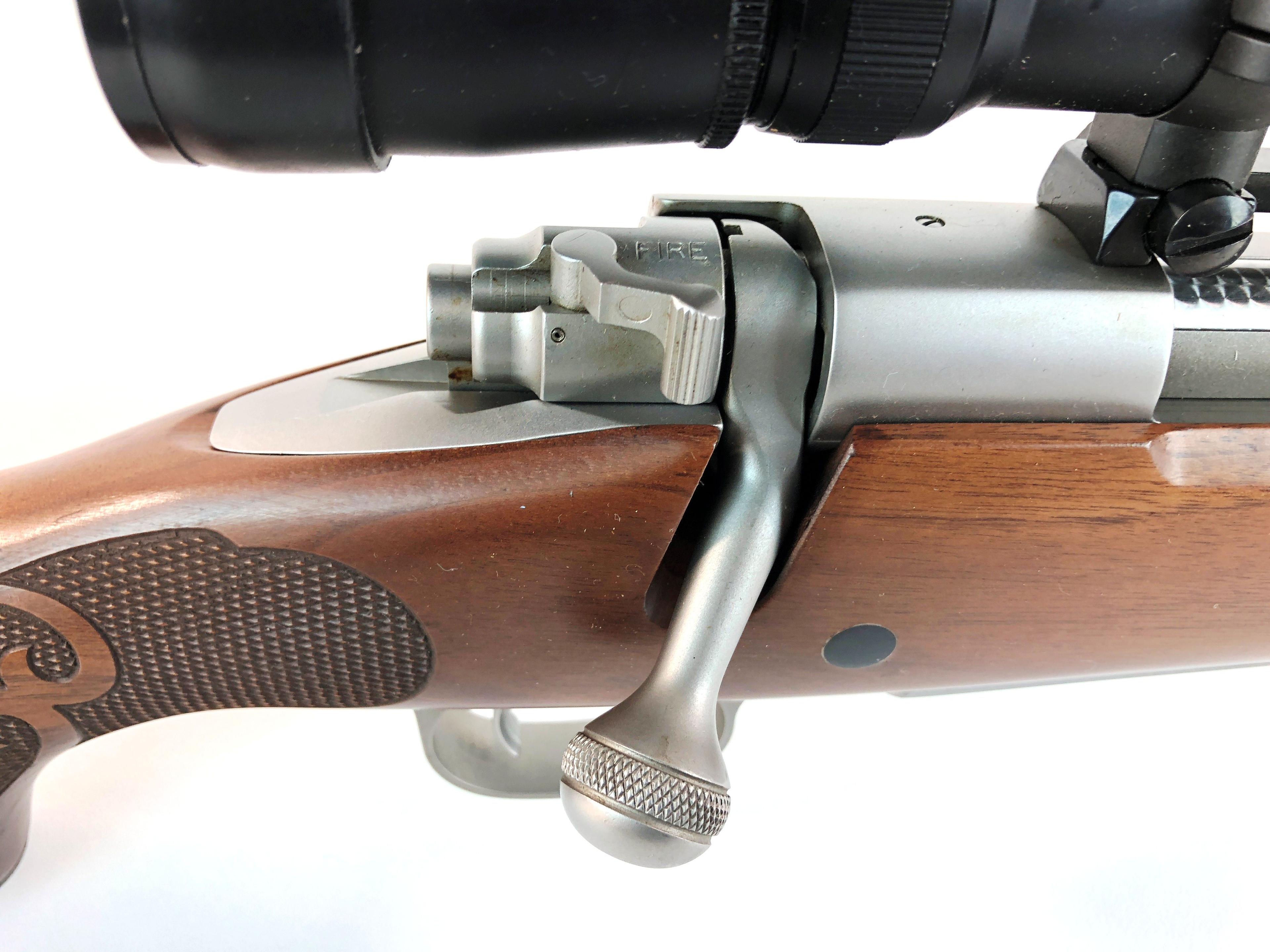Winchester Model 70 Gun Walnut Classic 7MM REM MAG Rifle with Leupold Scope Serial G66003