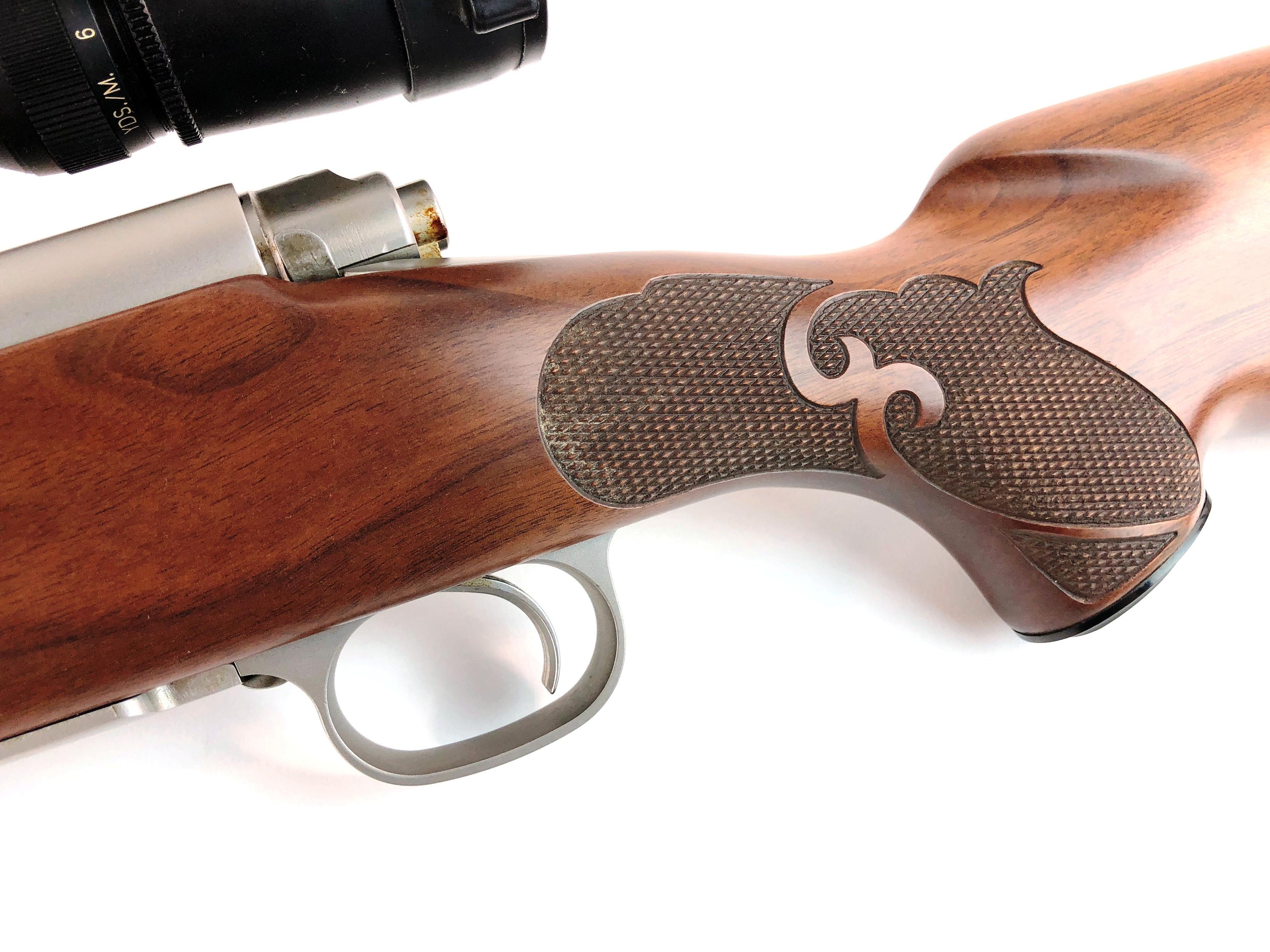 Winchester Model 70 Gun Walnut Classic 7MM REM MAG Rifle with Leupold Scope Serial G66003