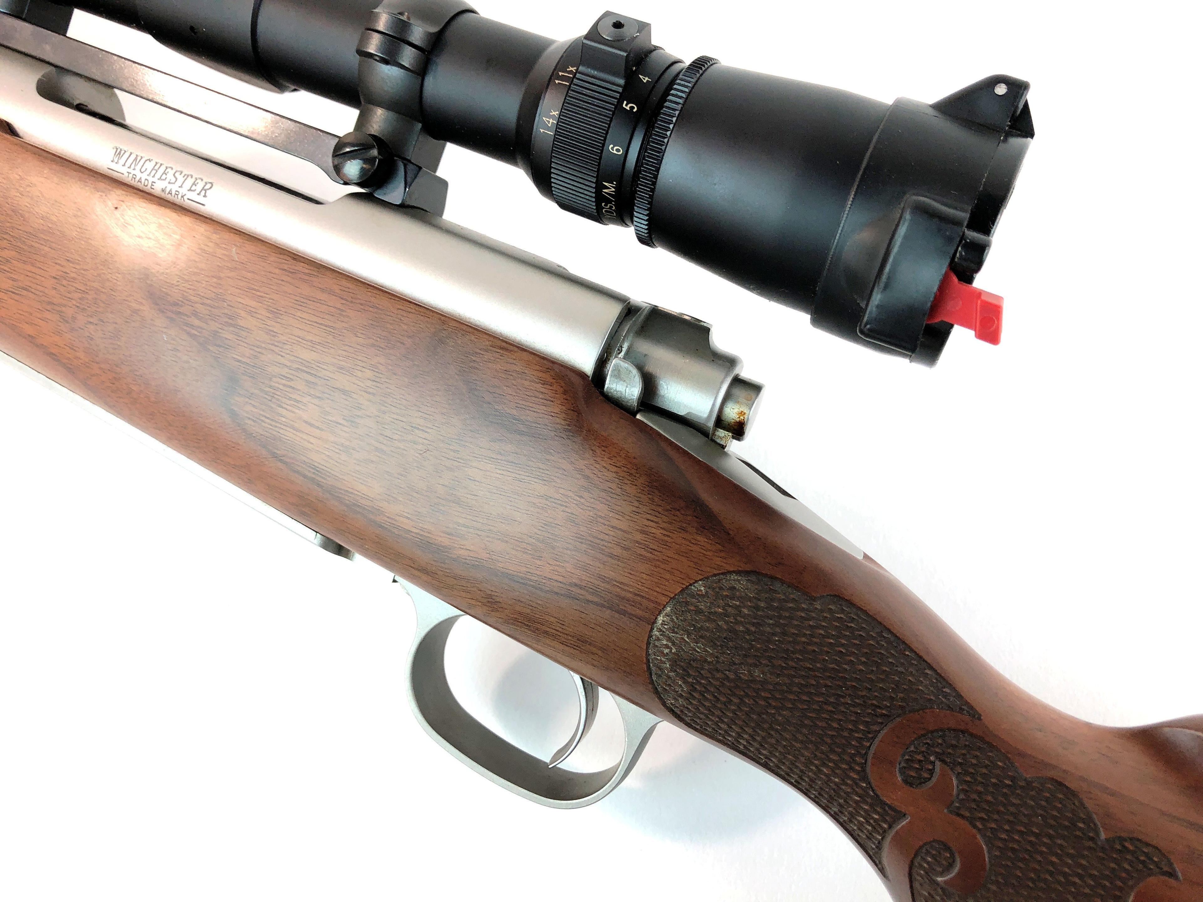 Winchester Model 70 Gun Walnut Classic 7MM REM MAG Rifle with Leupold Scope Serial G66003