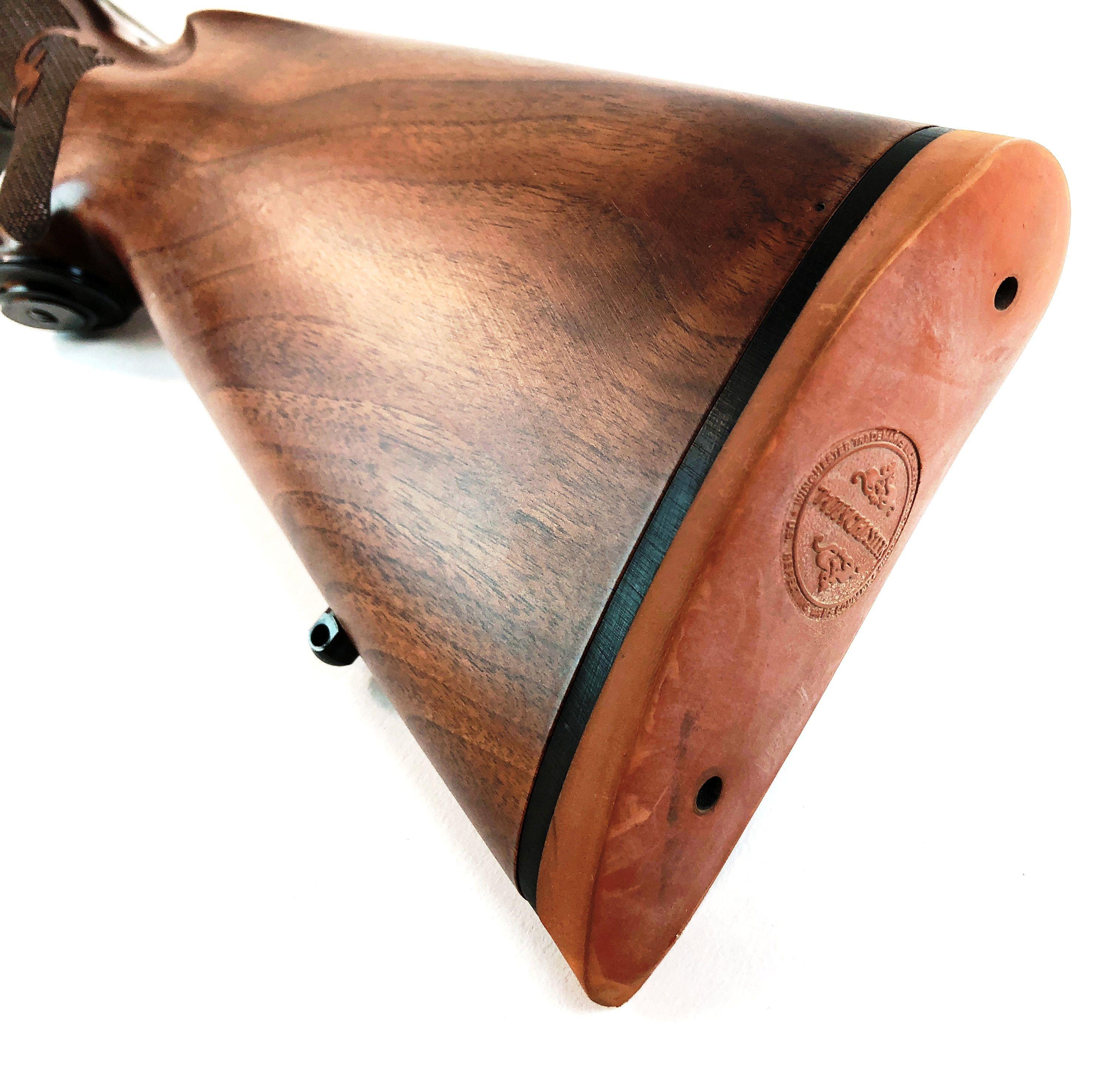 Winchester Model 70 Gun Walnut Classic 7MM REM MAG Rifle with Leupold Scope Serial G66003