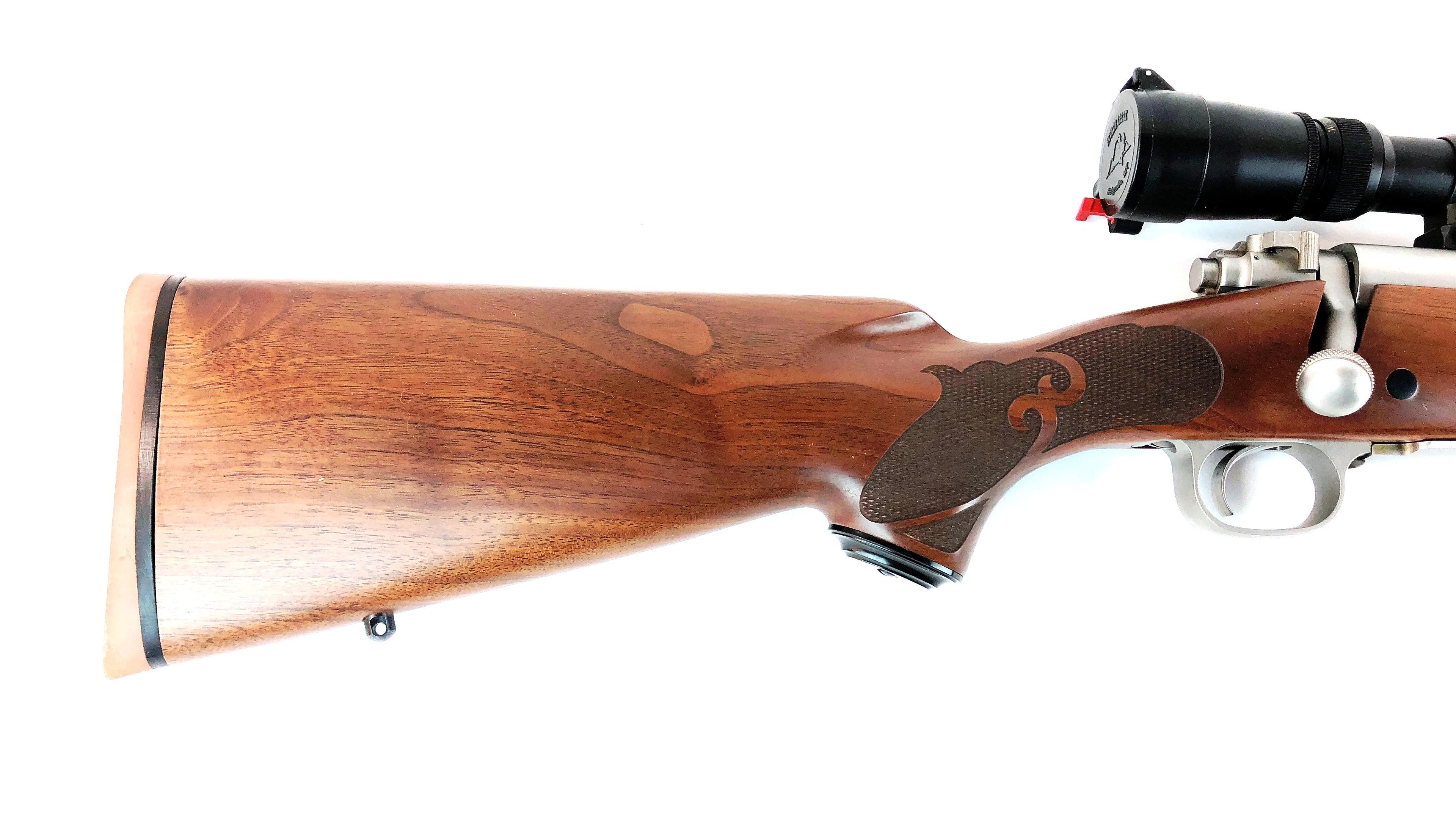Winchester Model 70 Gun Walnut Classic 7MM REM MAG Rifle with Leupold Scope Serial G66003