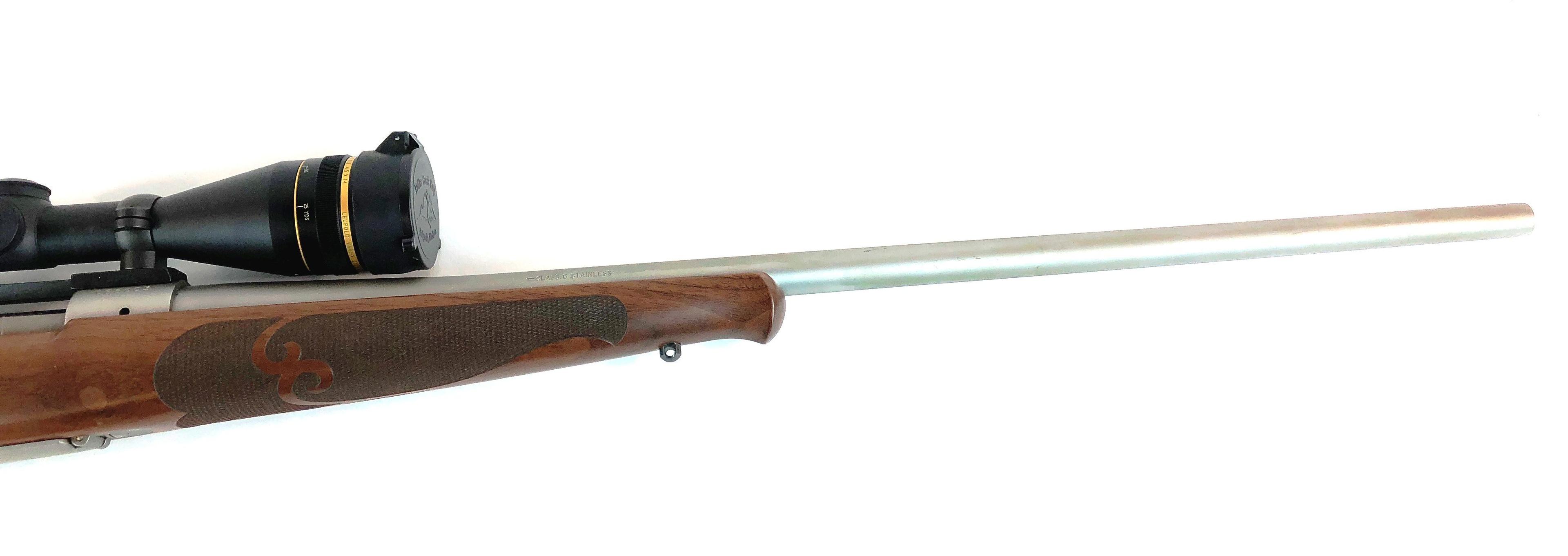 Winchester Model 70 Gun Walnut Classic 7MM REM MAG Rifle with Leupold Scope Serial G66003