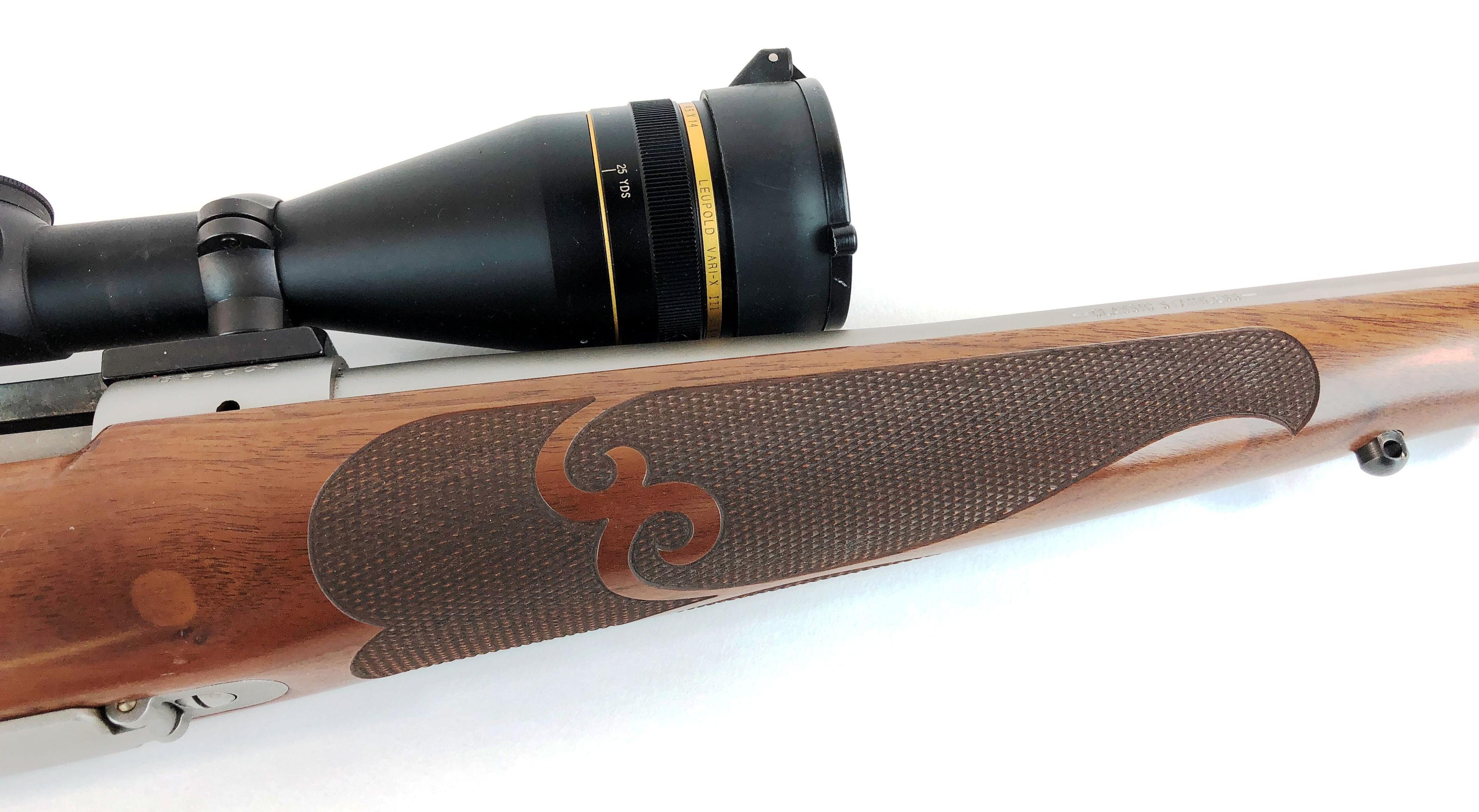 Winchester Model 70 Gun Walnut Classic 7MM REM MAG Rifle with Leupold Scope Serial G66003
