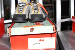 (1) Pair Of Piloti Driving Shoes, New In Box. Us Size 5.5