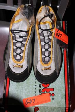 (1) Pair Of Piloti Driving Shoes, New In Box. Us Size 5.5