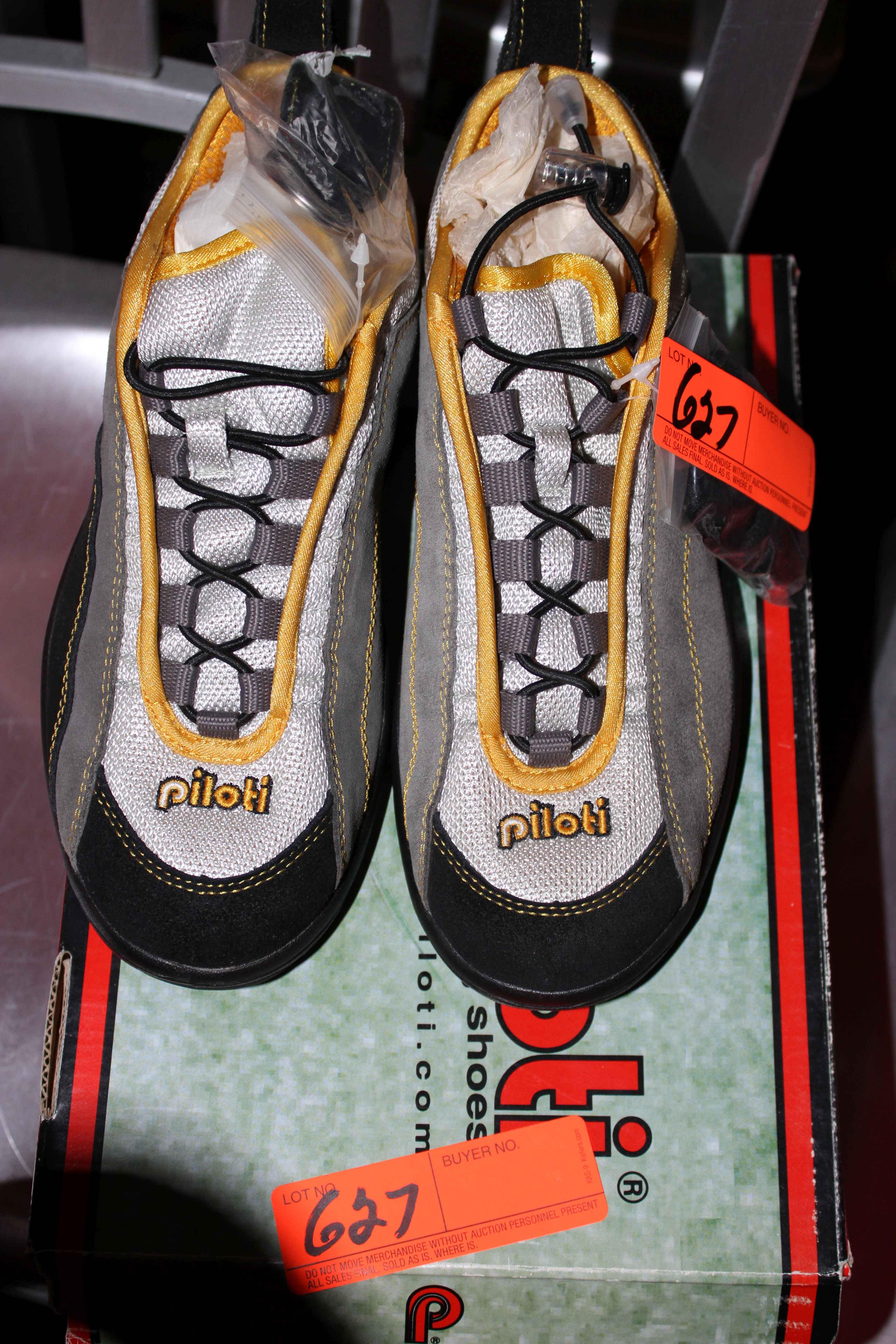 (1) Pair Of Piloti Driving Shoes, New In Box. Us Size 5.5
