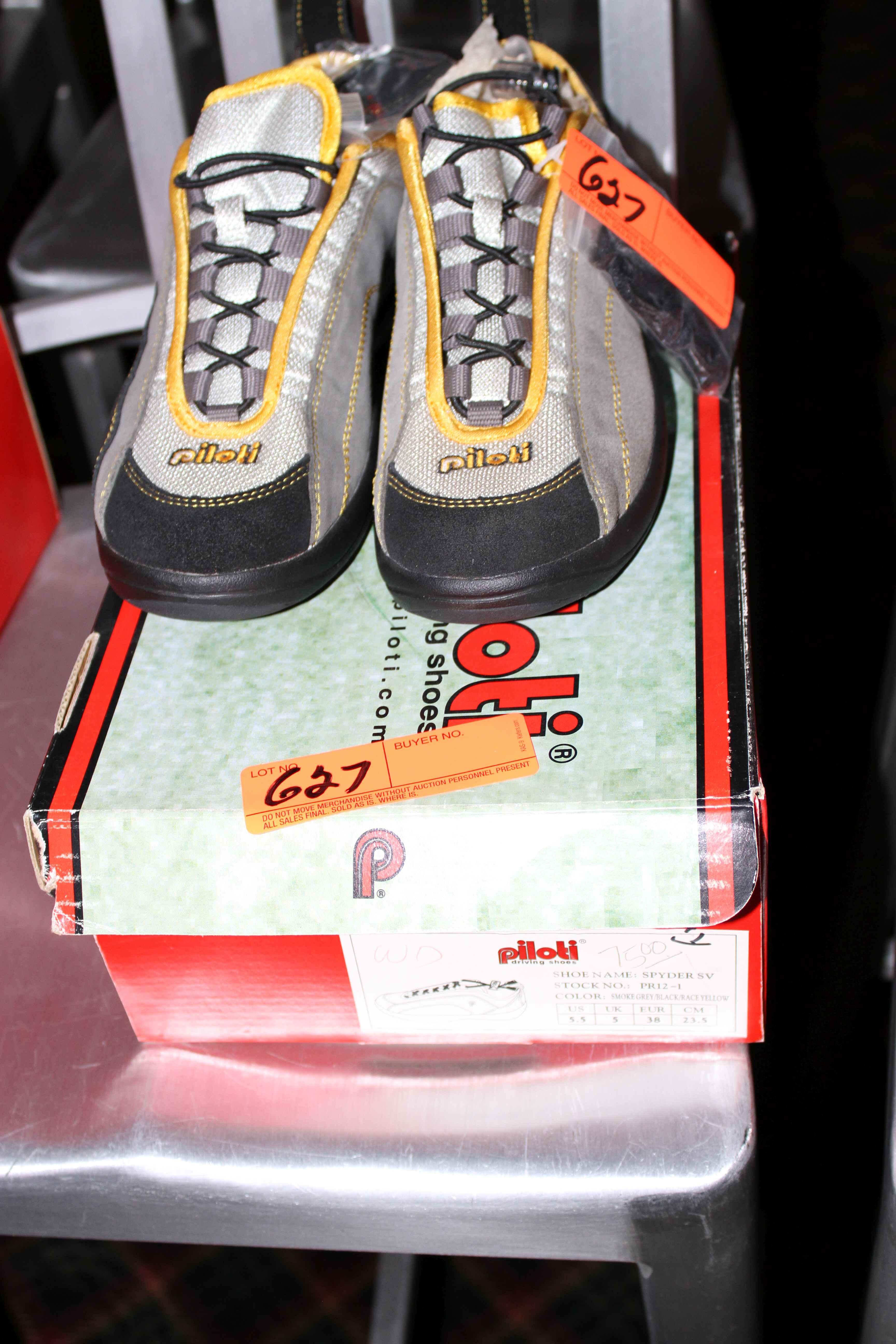 (1) Pair Of Piloti Driving Shoes, New In Box. Us Size 5.5