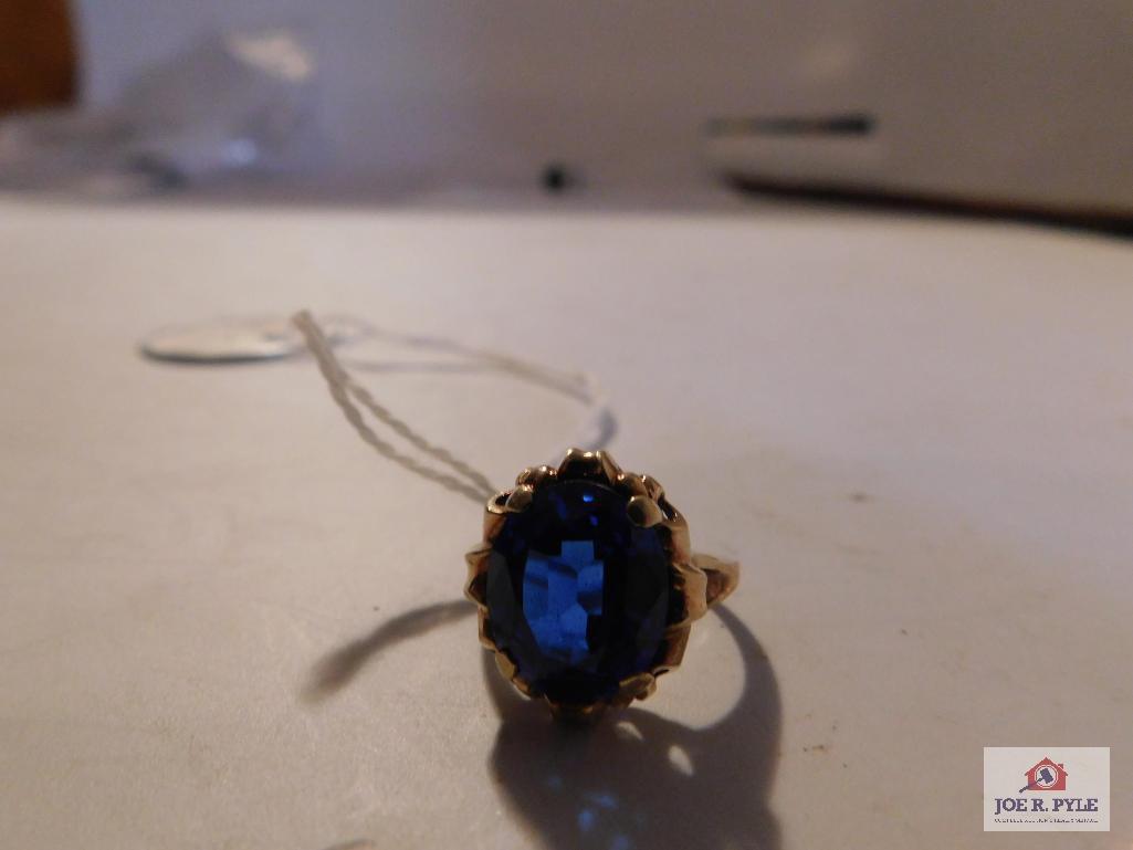 Ladies Ring 10k Gold Ring Blue Set Nice Ring