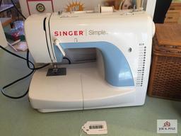 Singer 3116 sewing machine and accessories