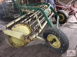 John Deere 660 pull type side delivery hay rake