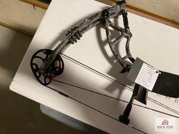 [SKU: 102768] Winchester Blind Side compound bow SN: 2240