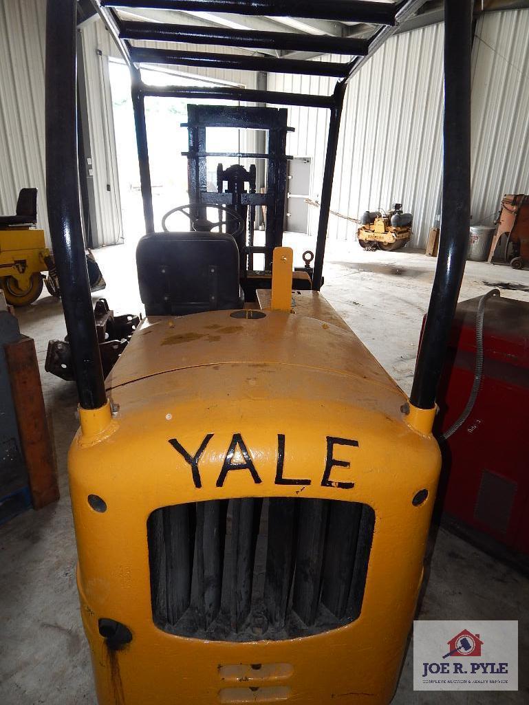 Yale gas-powered forklift Serial #560088, 2838 hours