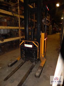 Yale stand up electric forklift w/ extended reach Serial #N540703
