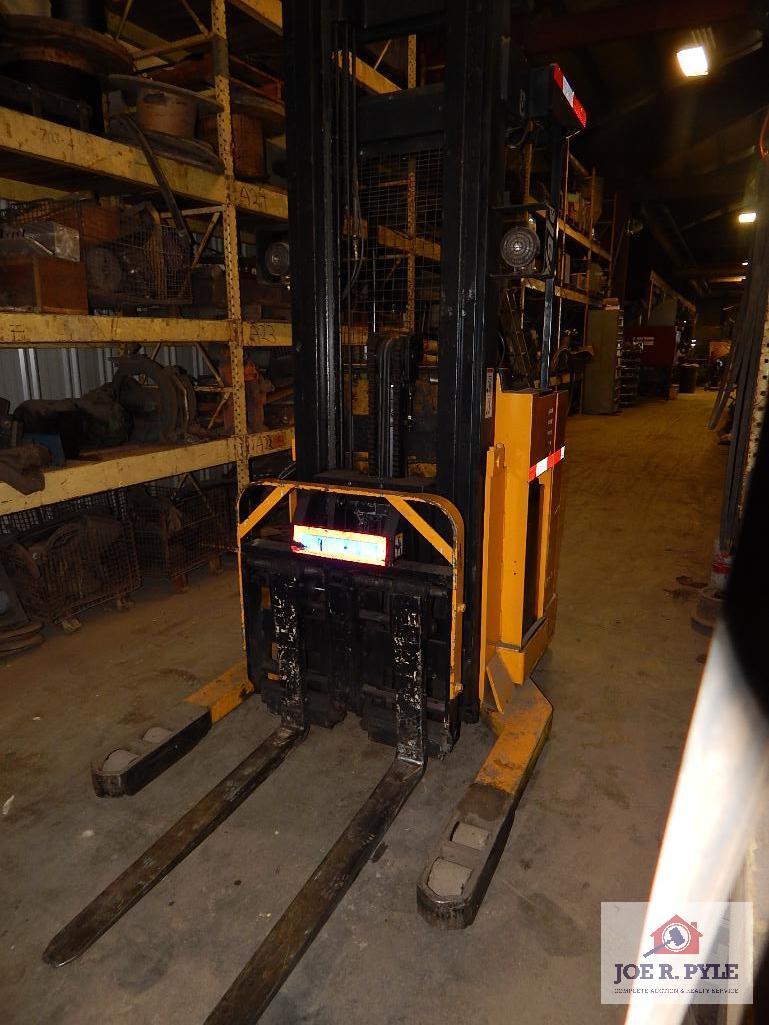 Yale stand up electric forklift w/ extended reach Serial #N540703